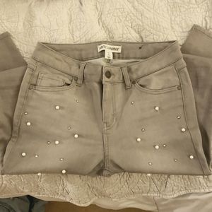 ARTISAN NY Grey Jeans with Pearls and Silver Studs